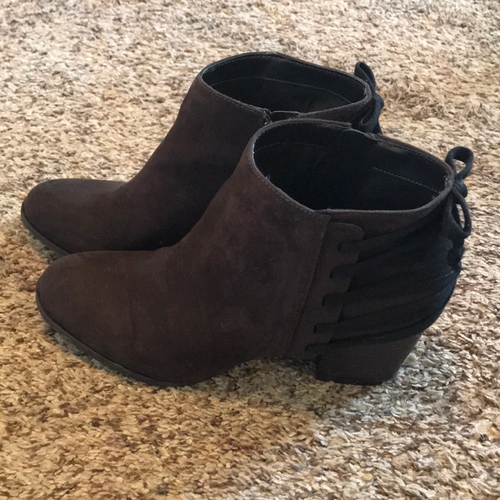 Cute gray booties!